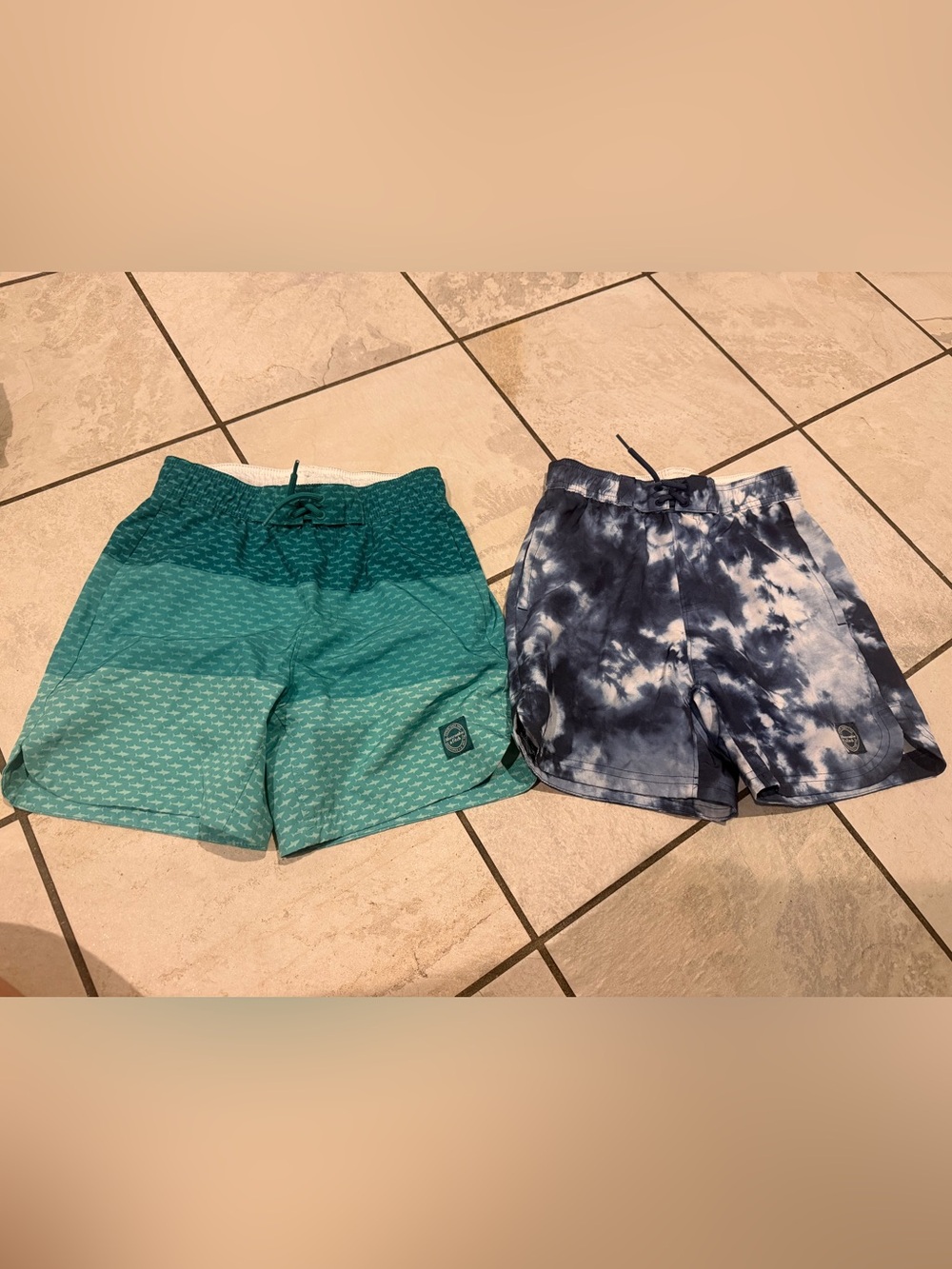 abercrombie kids Teal Shark-Print and Navy Tie-Dye Swim Trunks Set 9/10
